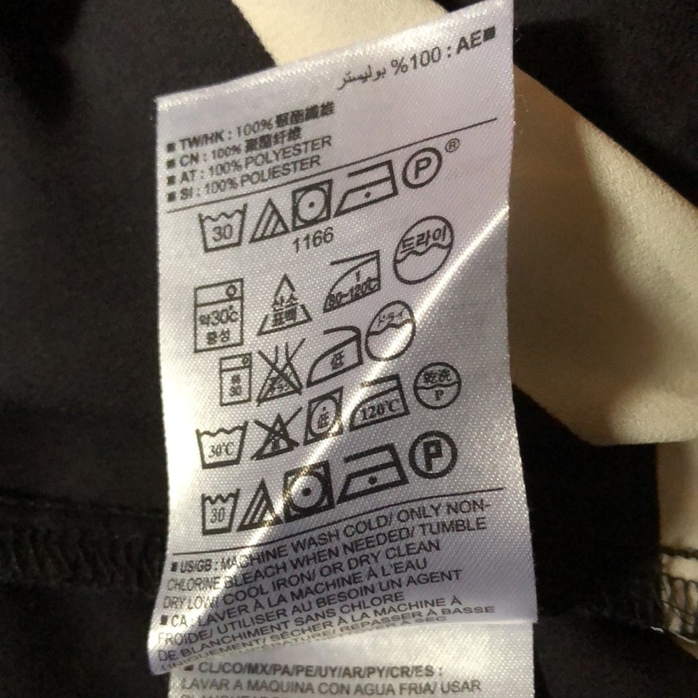 Black/White/Grey Blouse Banana Republic (LPetite) - Picture 6 of 6